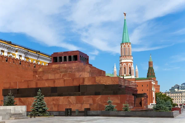 Lenin's mausoleum en het kremlin torens. Moskou. Rusland. — Stockfoto