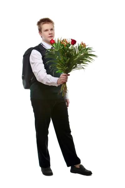 Der Schüler der höheren Klassen in Schuluniform mit einem Blumenstrauß — Stockfoto