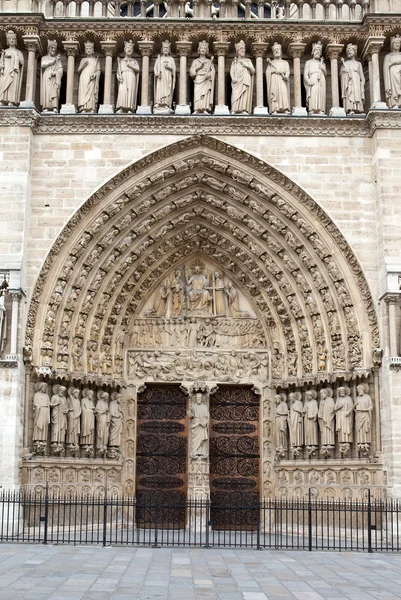 Francja. Paryż. drzwi katedry Notre-dame. — Zdjęcie stockowe
