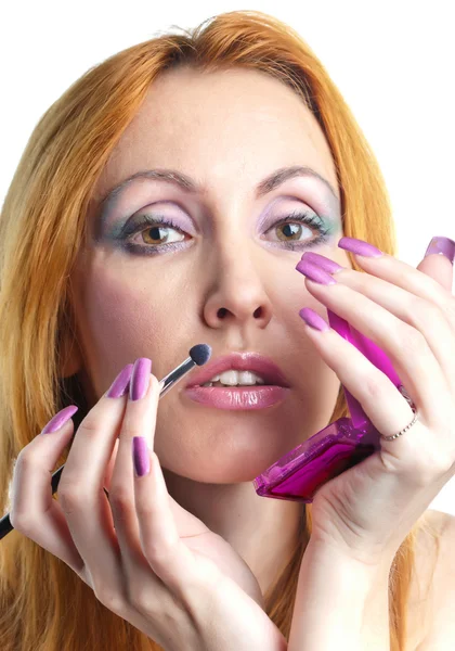 Porträt der jungen Frau mit rosafarbenem Make-up und langem Nagel — Stockfoto