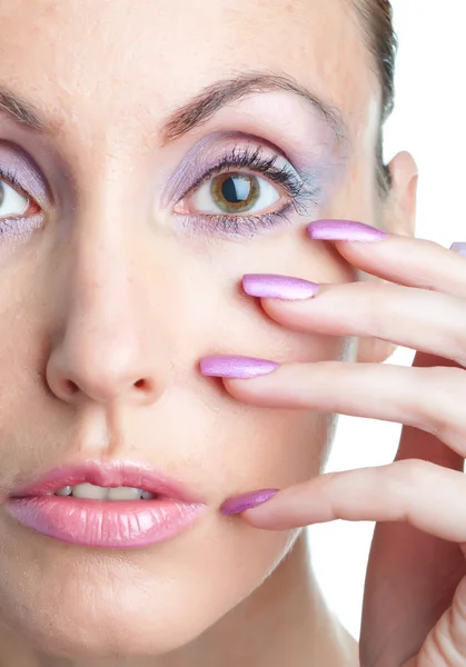 Kvinna med en make-up och långa naglar — Stockfoto