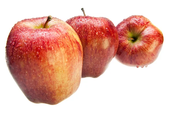 Soczyste jabłka w kropli wody na białym tle — Zdjęcie stockowe