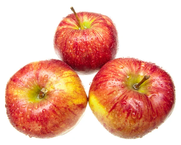 Šťavnatá jablka v kapce vody na bílém pozadí — Stock fotografie
