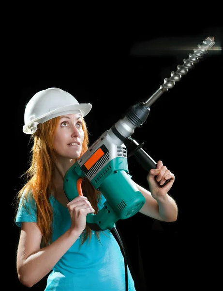 Žena v ochrannou helmu s těžkou stavební děrovací — Stock fotografie