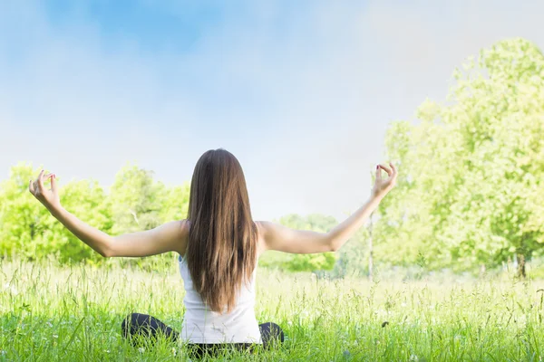 Yoga woman outdoors — Stock Photo, Image