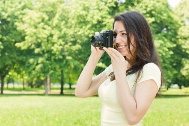 Kız fotoğrafçı