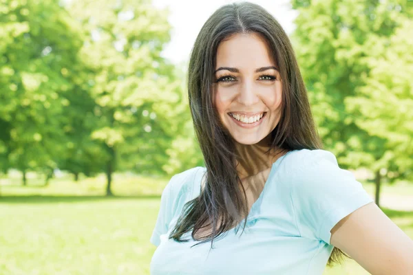 Happy young woman enjoying on beautiful spring day in park — Stock Photo, Image