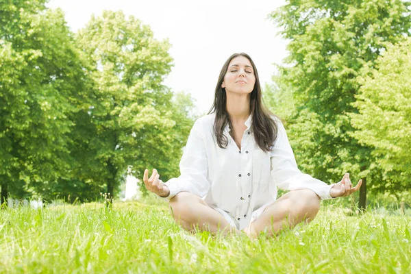 Yoga mulher meditação pose — Fotografia de Stock