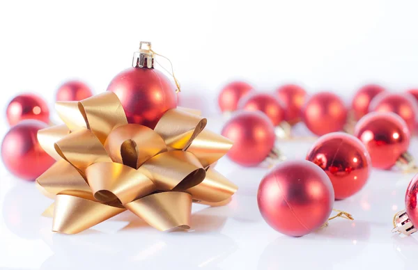 Vánoční koule s lukem — Stock fotografie