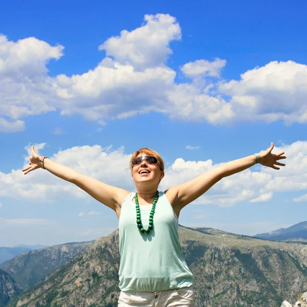 Happy young woman with wide open arms — Stock Photo, Image