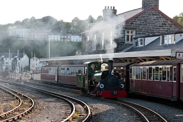 Steam train in Porthmadog Station, Wales — Stock Photo, Image