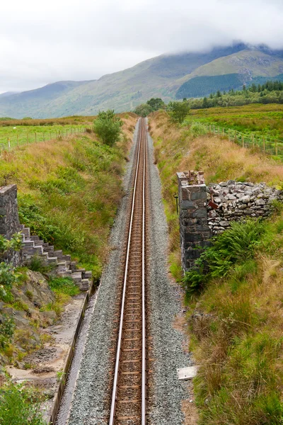 Railway in the mountains of Snowdonia — Stock Photo, Image