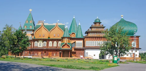 Деревянный русский дом — стоковое фото