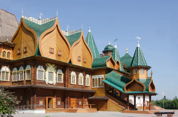 Деревянный русский дом — стоковое фото
