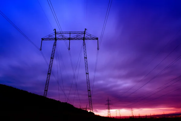 Pylon azul céu paisagem — Fotografia de Stock