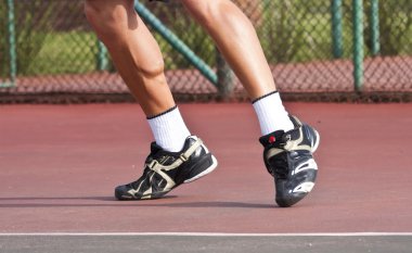 tenis oyuncusu bacaklar ve ayaklar Sahası