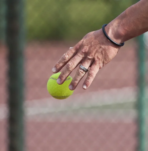 Bouncen op de Hof tennisser — Stockfoto
