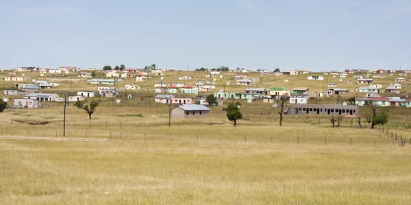 Kåkstäder i transkei södra Afrika corrigated järn — Stockfoto