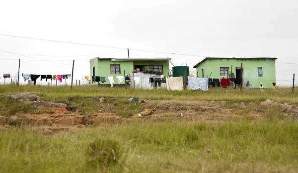 Casas verdes de pobres en Transkei Sudáfrica — Foto de Stock
