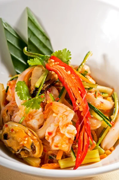 Färska skaldjur thailändsk sallad — Stockfoto