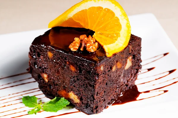 Gâteau au chocolat et aux noix — Photo