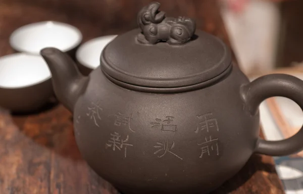 Κινέζικο πράσινο τσάι ποτ και κύπελλα — Φωτογραφία Αρχείου