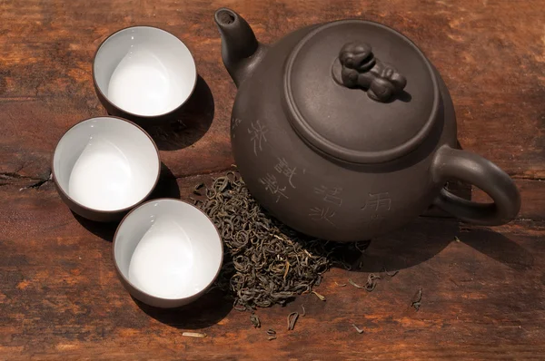Thé vert chinois pot et tasses — Photo