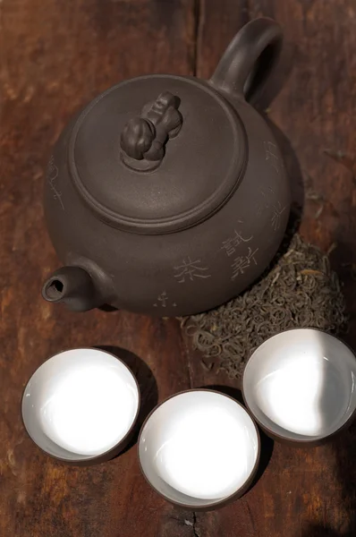 Κινέζικο πράσινο τσάι ποτ και κύπελλα — Φωτογραφία Αρχείου