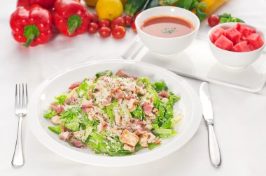 taze Sezar salatası