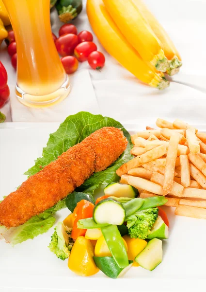 Friss csirkemell tekercs- és zöldségfélék — Stock Fotó