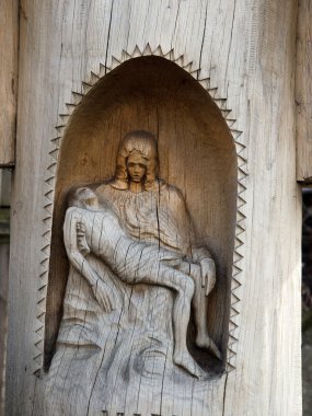 Pieta küçük bir şapel içinde bir ağaç gövdesi içinde oyulmuş
