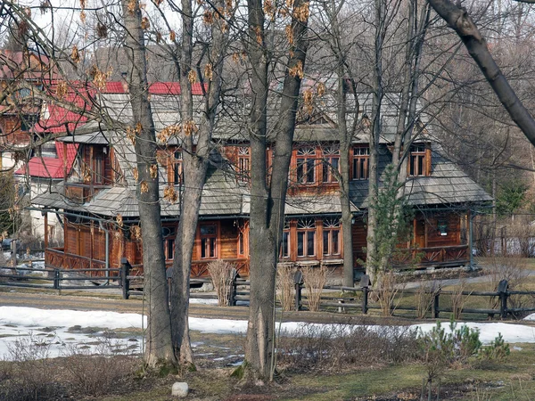 Antigua casa de madera —  Fotos de Stock
