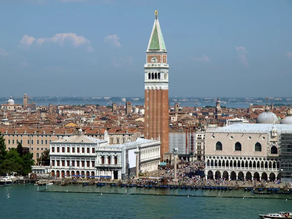 ヴェネツィア-サン・ジョルジョ・マッジョーレ教会の塔からの眺め — ストック写真