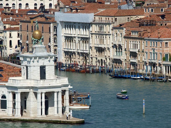 Punta della Dogana in Venice. Former customs house — Stock Photo, Image