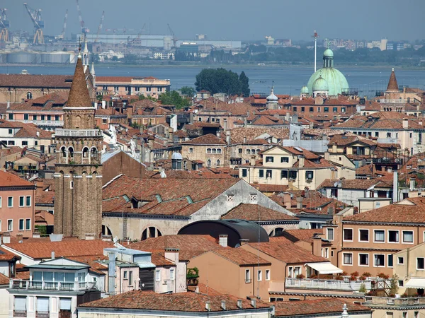 ヴェネツィア-サン・ジョルジョ・マッジョーレ教会の塔からの眺め — ストック写真