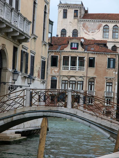 Veneza - bairro tranquilo e charmoso de Dorsoduro — Fotografia de Stock