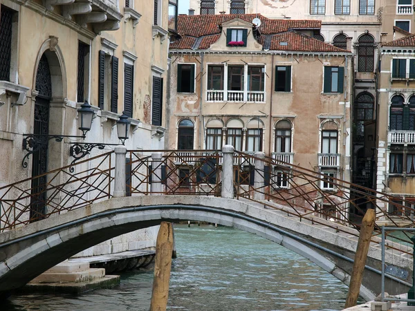 Veneza - bairro tranquilo e charmoso de Dorsoduro — Fotografia de Stock