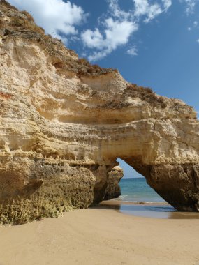 algarve renkli kaya kayalıklarla