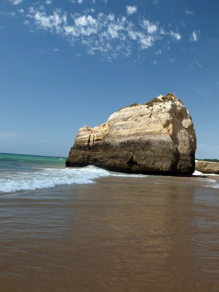 Kolorowe skalne klify Algarve w Portugalii — Zdjęcie stockowe