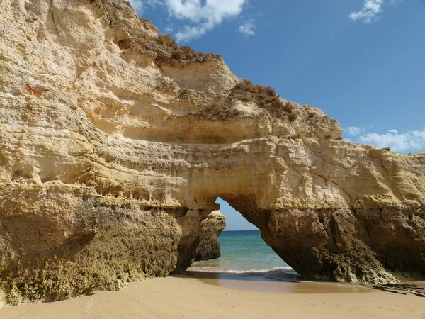 Höhlen und bunte Felsformationen an der Algarve — Stockfoto