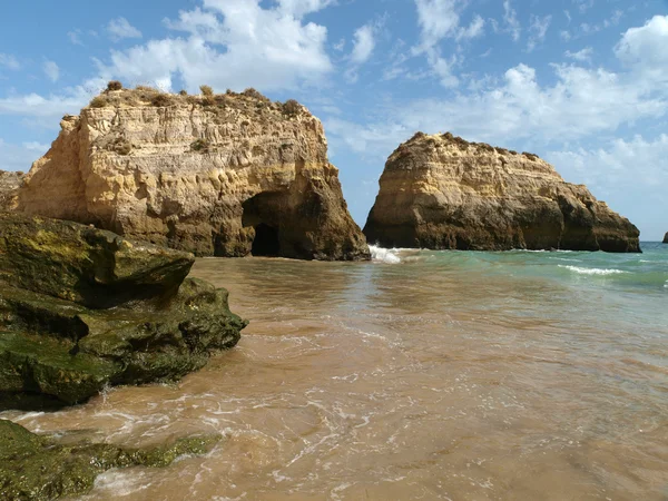 Wybrzeże Algarve podczas odpływu oceanu — Zdjęcie stockowe