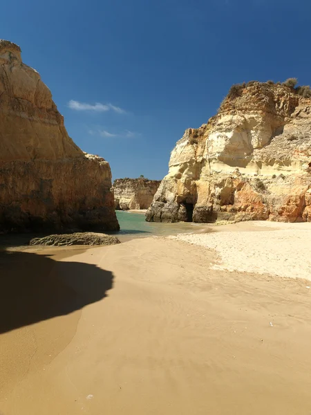 Rochas coloridas na costa algarvia — Fotografia de Stock