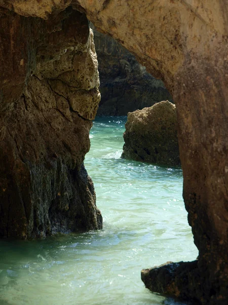 Пещеры и красочные — стоковое фото