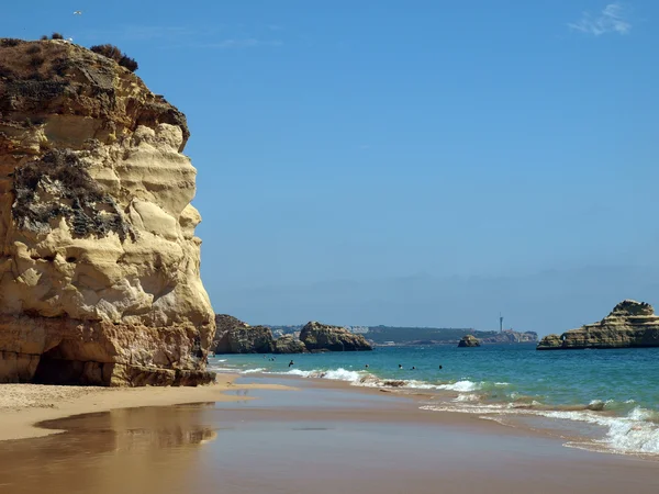 Rochers colorés sur la côte de l'Algarve — Photo