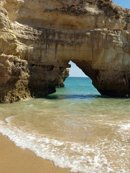 Bunte Felsen an der Algarve-Küste — Stockfoto