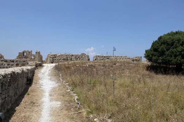 Руины венецианского замка возле деревни Антимахия — стоковое фото