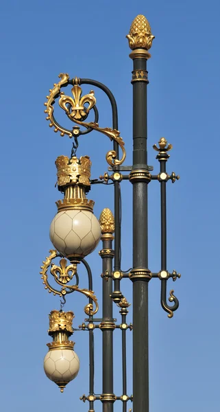 Lamput yksityiskohta - Kuninkaallinen palatsi - Madrid — kuvapankkivalokuva