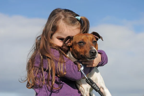 Jack russel terrier en kind — Stockfoto