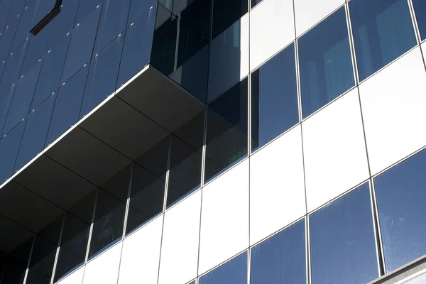 Budova s windows — Stock fotografie
