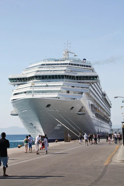 Cruise liner gidecek yolcular — Stok fotoğraf